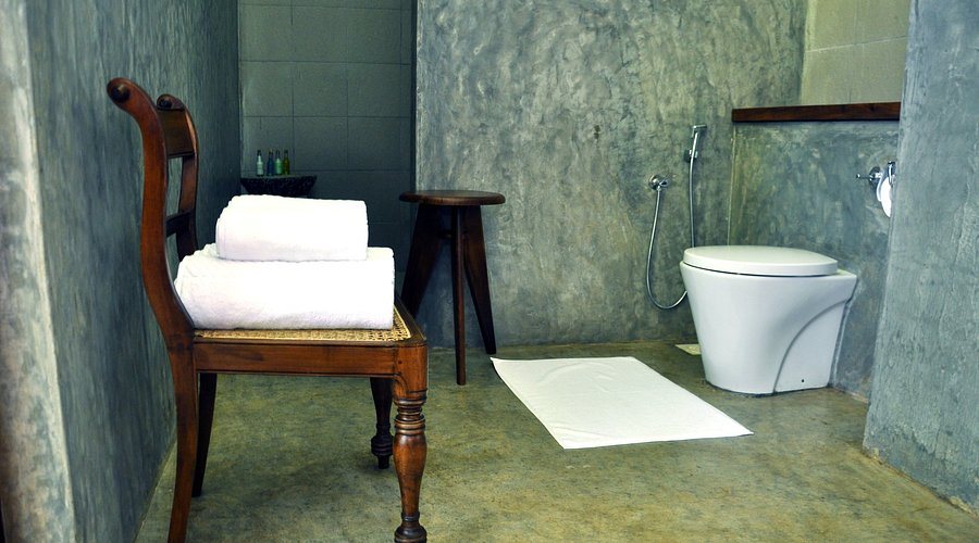 Roman Lake Ayurveda Resort — Bathroom