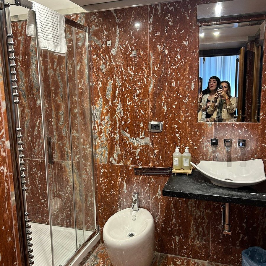 RomAntic Dreams Guest House — Bathroom