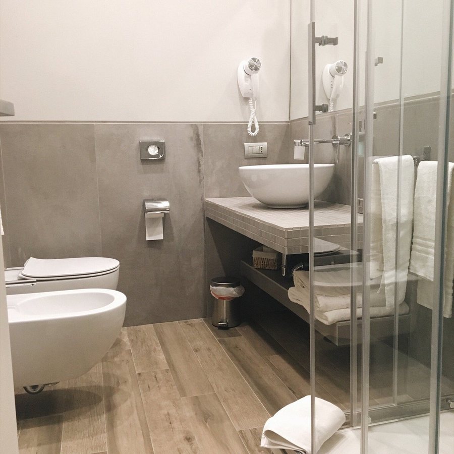 Rome Armony Suites — Bathroom