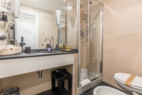 Rome Garden Hotel — Bathroom