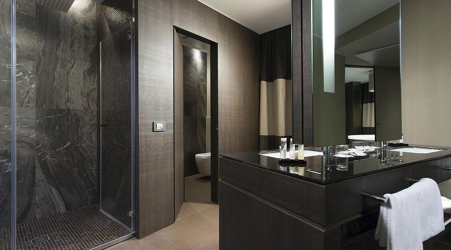 Rome Life Hotel — Bathroom