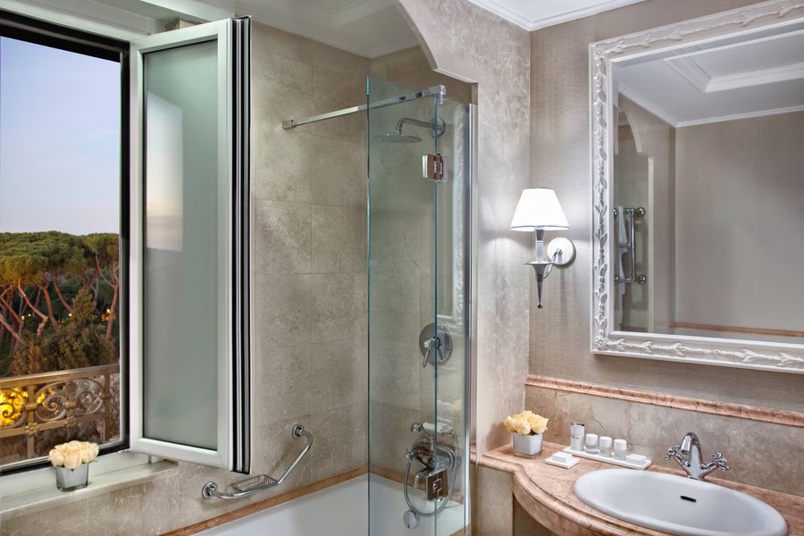 Rome Marriott Grand Hotel Flora — Bathroom