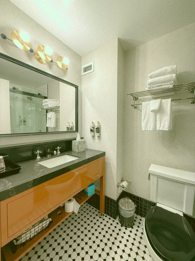 Romer Hell s Kitchen New York City New York — Bathroom