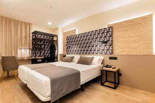 Ronda House Barcelona Catalonia — Guest room