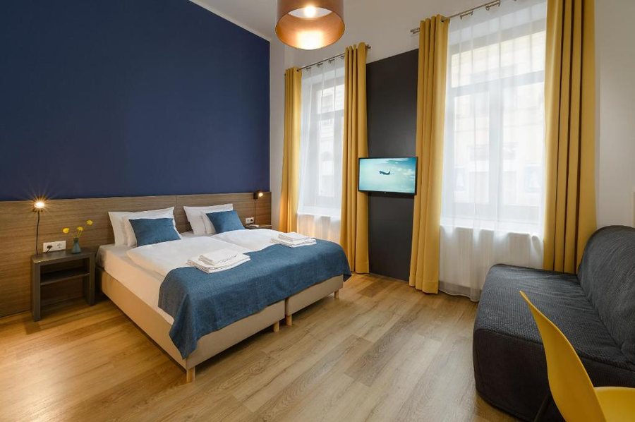Rooftop City Residence — Guest room