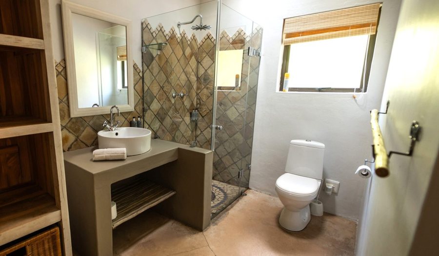 Rooidam Cottage — Bathroom