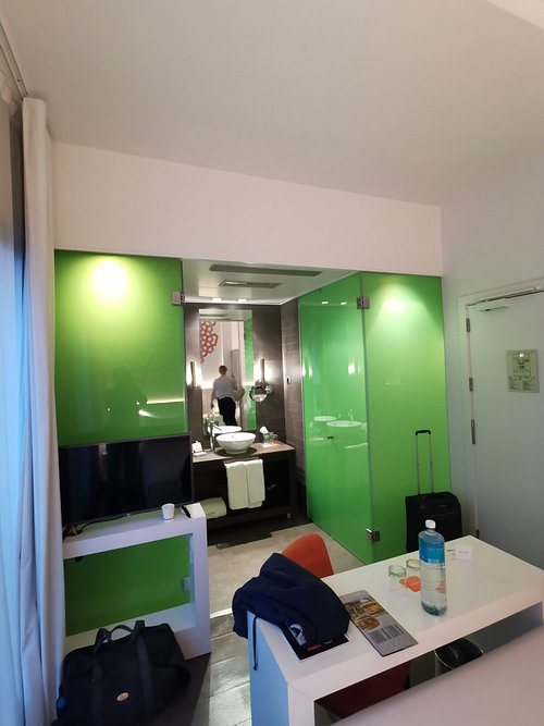 Room Mate Carla Barcelona Catalonia — Bathroom