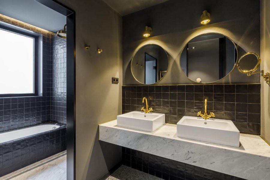 Room Mate Gerard Barcelona Catalonia — Bathroom