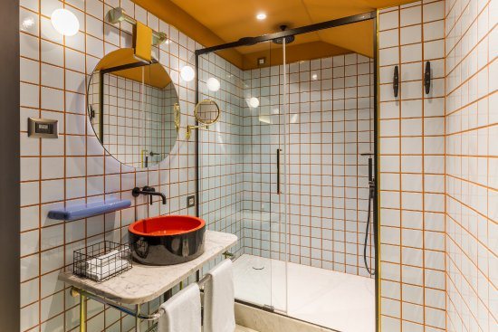 Room Mate Giulia — Bathroom