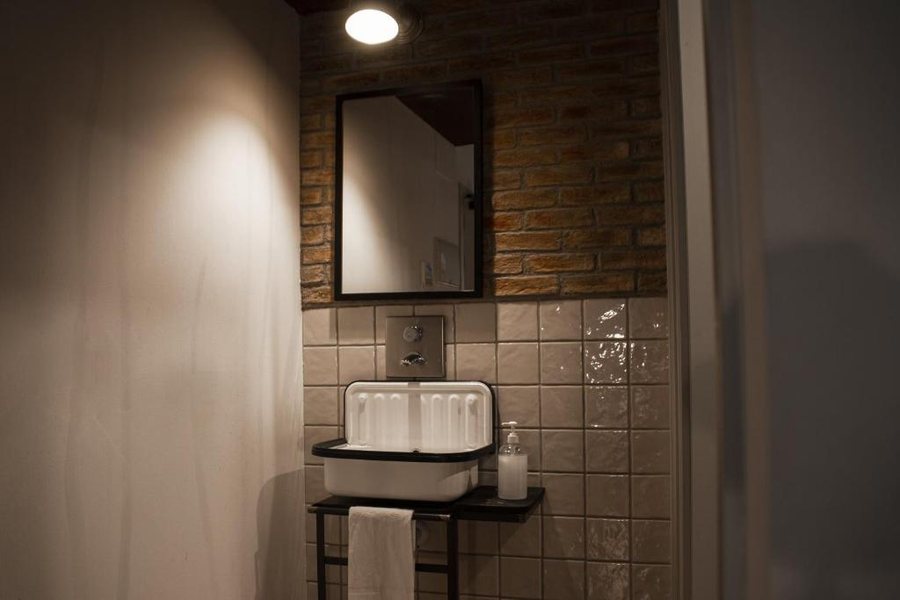 Room00 Chueca Hostel — Bathroom