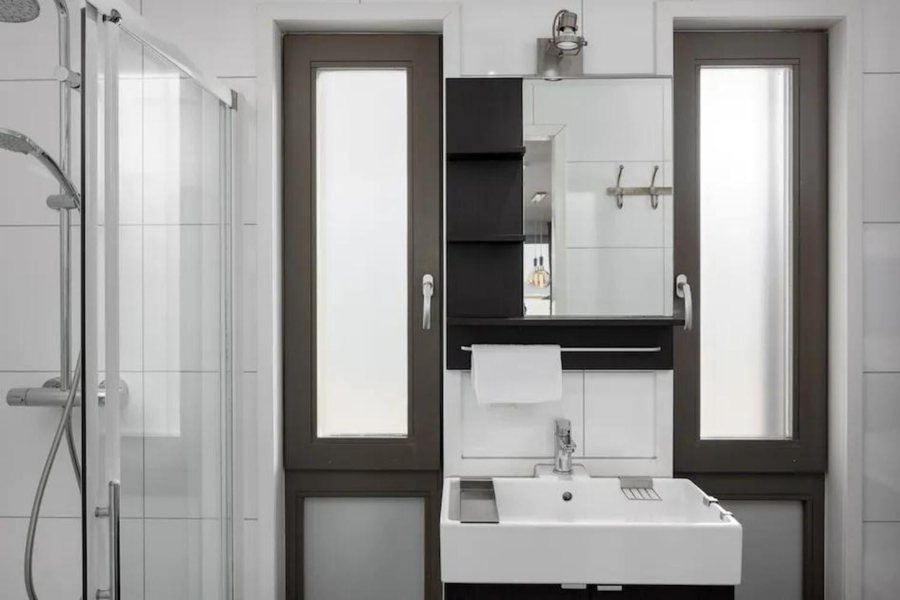 Roompot Beach Villa s Hoek van Holland — Bathroom