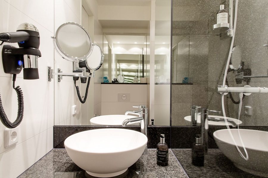 Roomz Vienna Prater — Bathroom