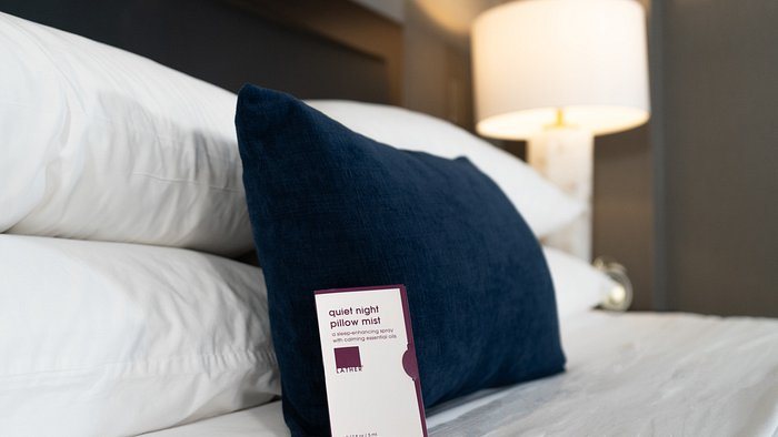 Roomza Inner Harbor At Lord Baltimore — Guest room