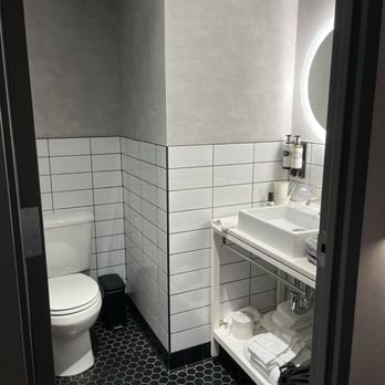 Roomza Times Square at Pestana CR7 New York City New York — Bathroom