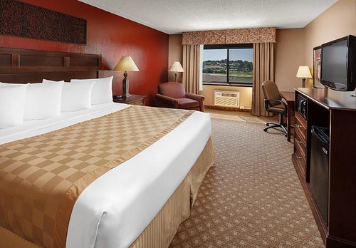 Roosevelt Grand Dakota SureStay Collection By Best Western — Guest room