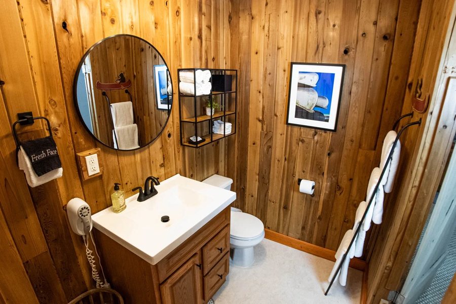 Root River Inn Iron Horse — Bathroom