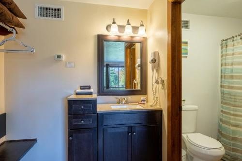 Roots Inn Kitchen — Bathroom