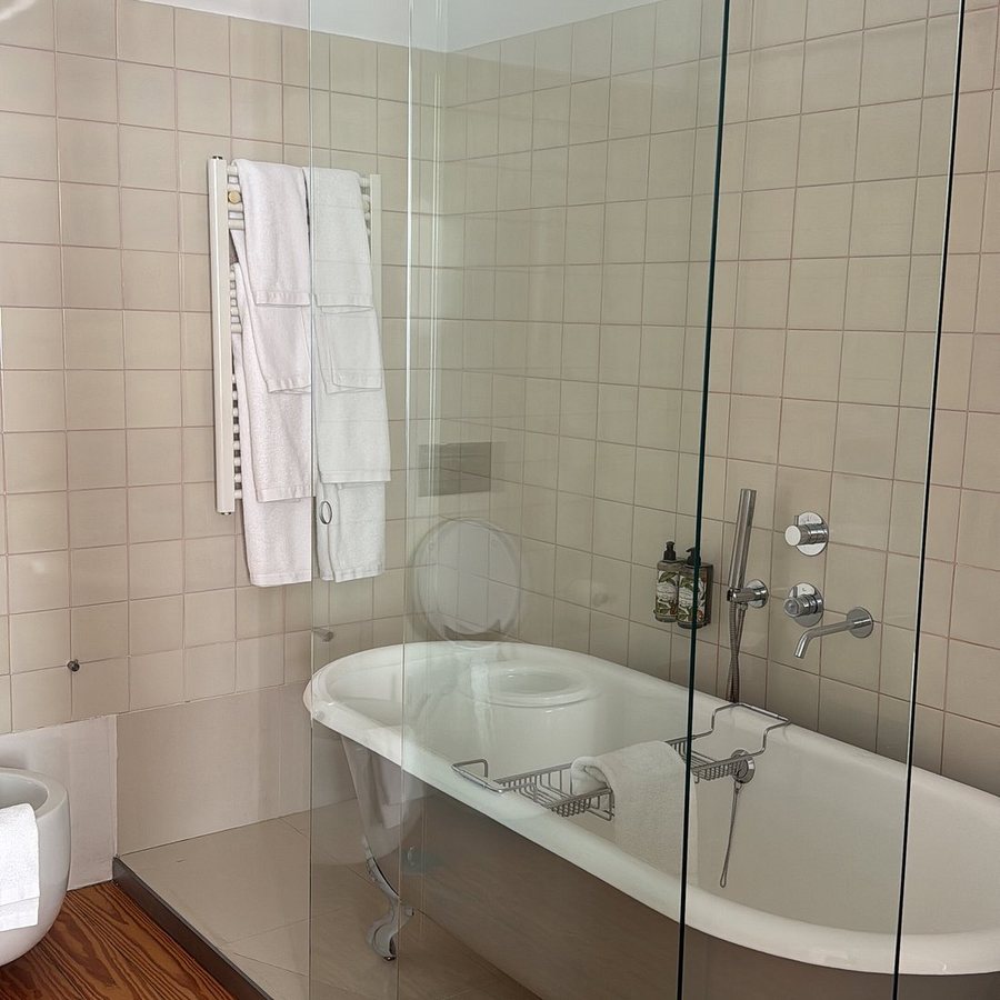 ROSA ET AL Townhouse — Bathroom