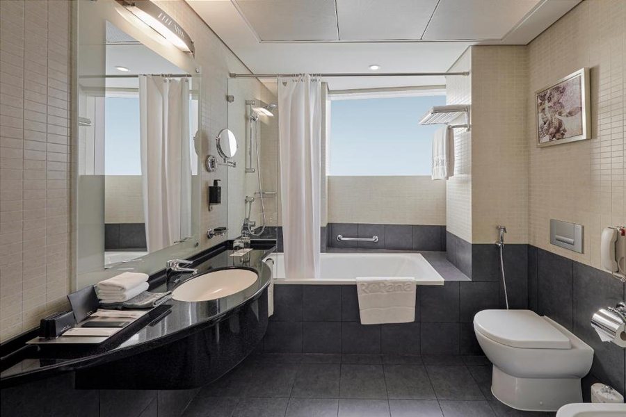Rose Executive Hotel DWTC — Bathroom