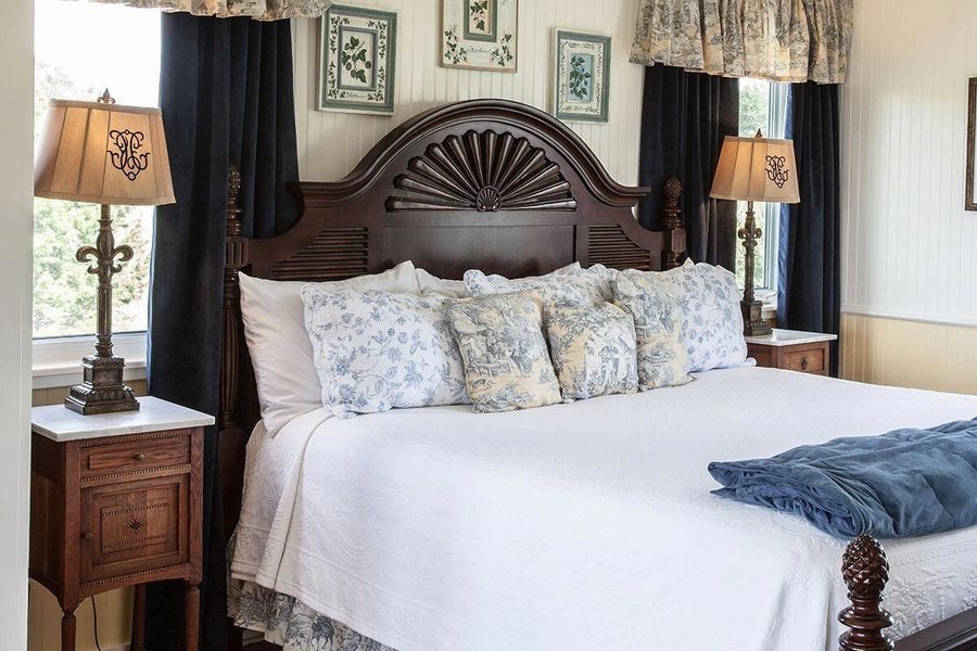Rose Hill Retreat — Guest room
