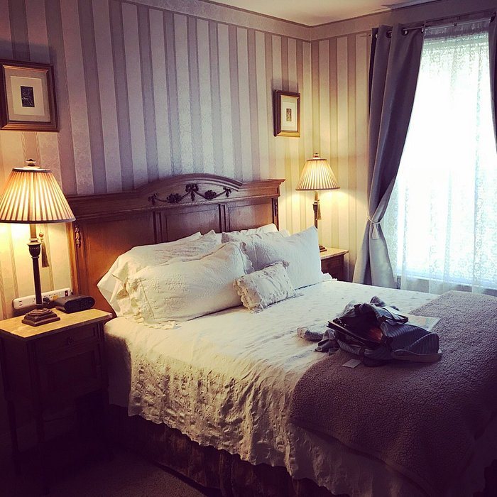 Rose Manor Bed and Breakfast — Guest room