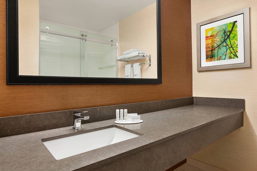 Rose Walk Inn — Bathroom