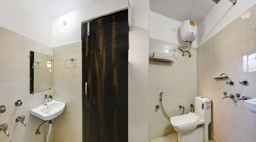 Roseate House New Delhi National Capital Territory of Delhi — Bathroom