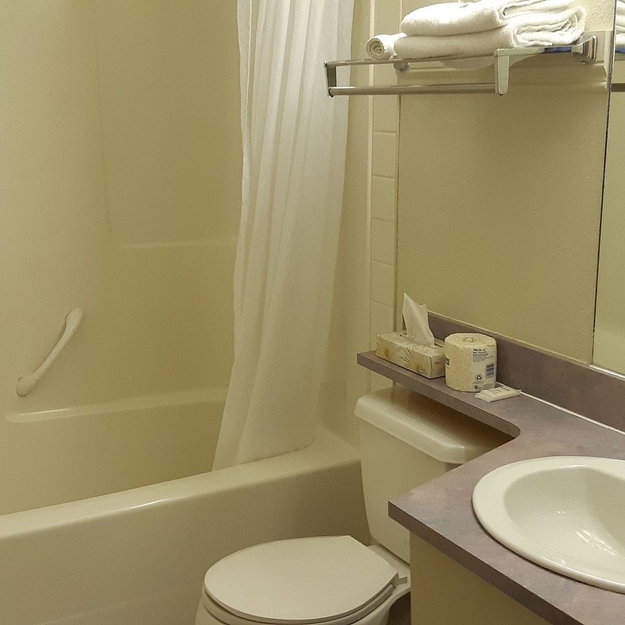 Rosebud Country Inn — Bathroom