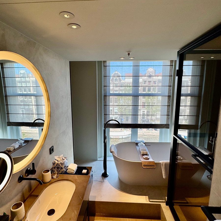 Rosewood Amsterdam — Bathroom