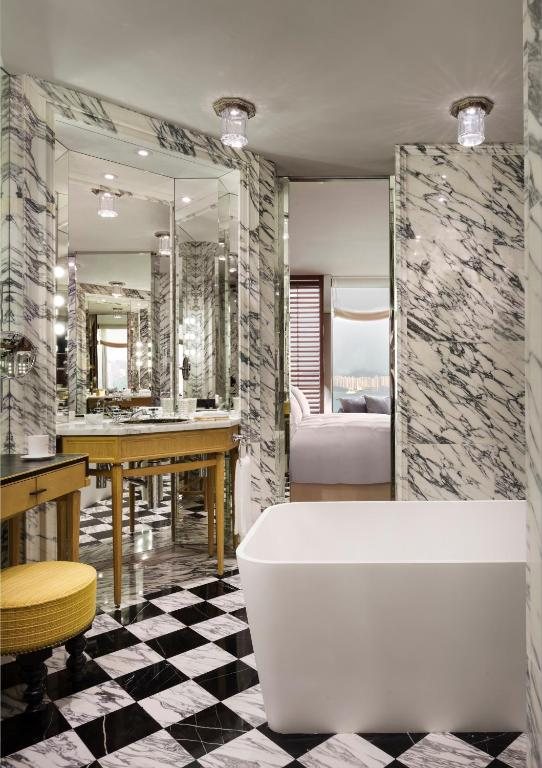 Rosewood Hong Kong — Bathroom