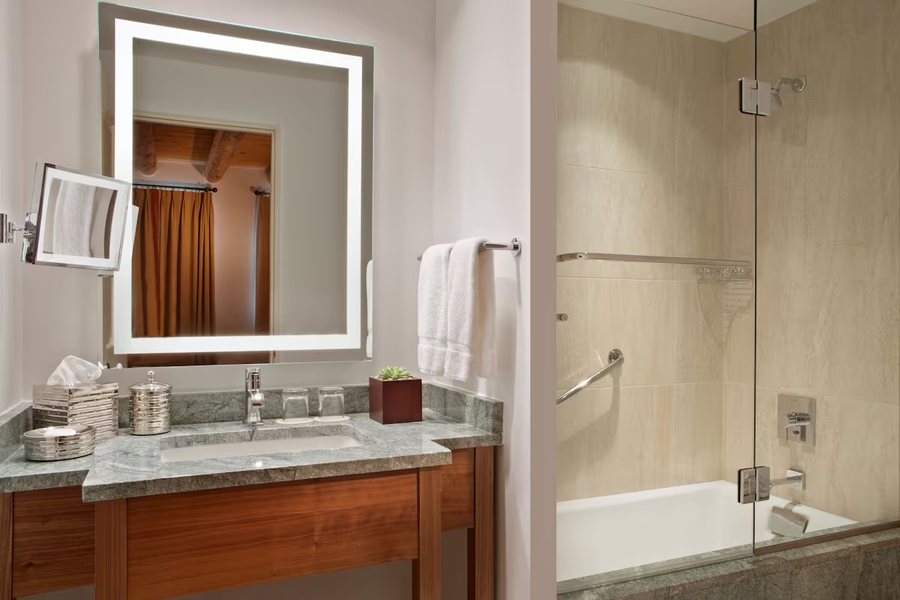 Rosewood Inn of the Anasazi — Bathroom