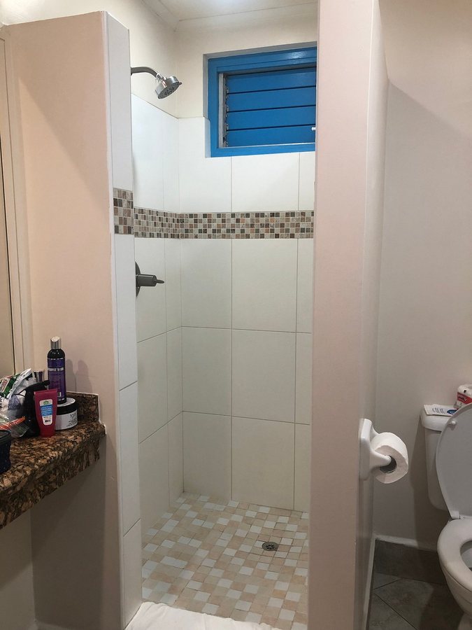 Rostrevor Hotel — Bathroom