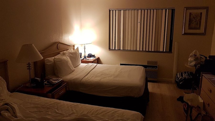 Rotex Western Inn Los Angeles California — Guest room