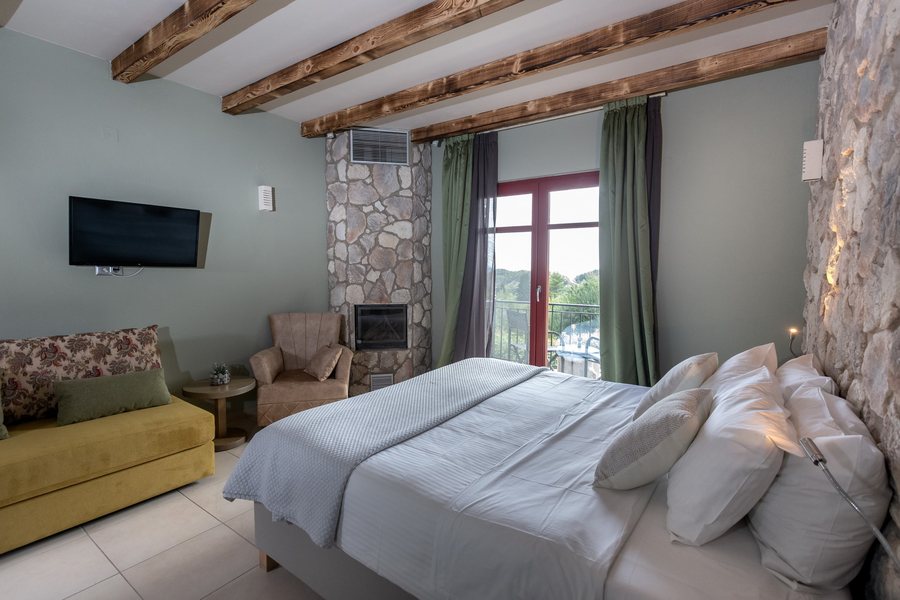 Rouista Tzoumerka Resort — Guest room
