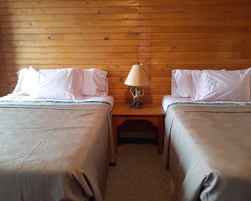 Roundtop Mountain Vista Cabins and Motel — Guest room