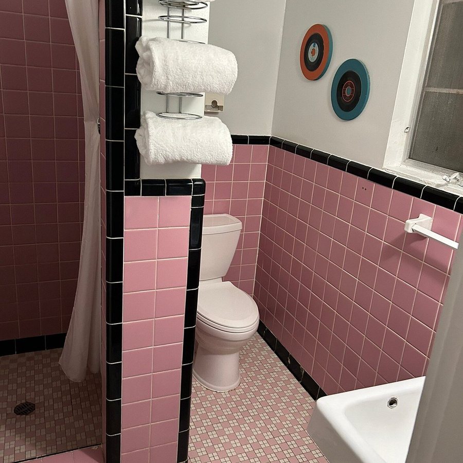 Route 19 Inn — Bathroom