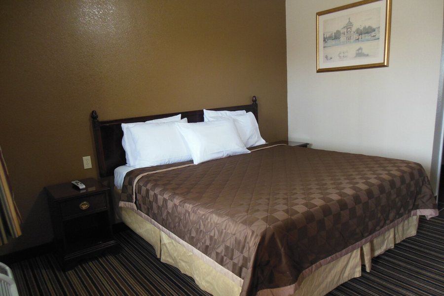 Route 66 Inn — Guest room