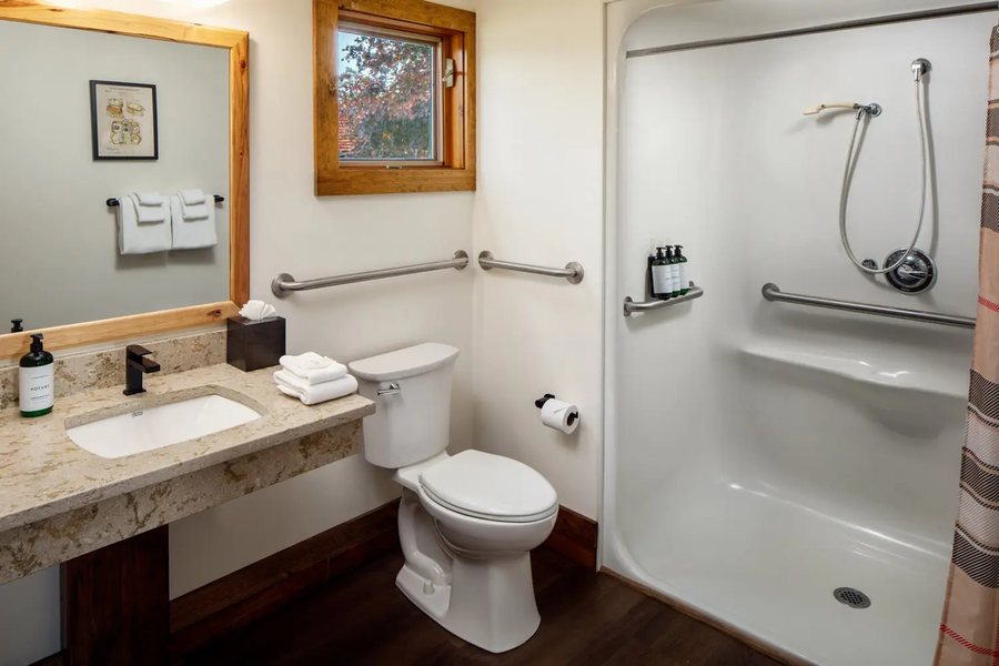 Rowe s Adirondack Cabins of Schroon Lake — Bathroom