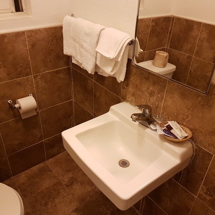 Roxy Hotel Los Angeles California — Bathroom