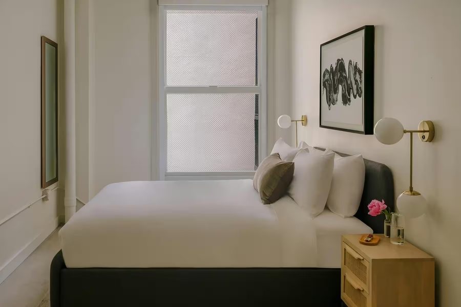 Roxy Hotel Los Angeles California — Guest room