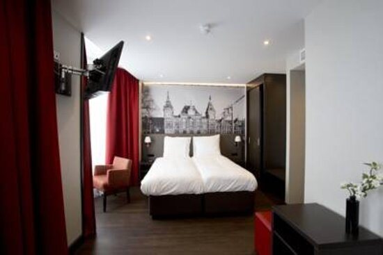 Royal Amsterdam Hotel Restaurant — Guest room