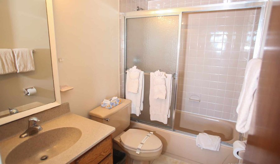 Royal Atlantic Beach Resorts — Bathroom