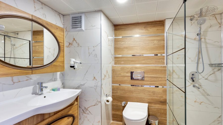 Royal Beach Club Hotel — Bathroom
