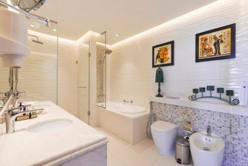 Royal Central Hotel The Palm — Bathroom