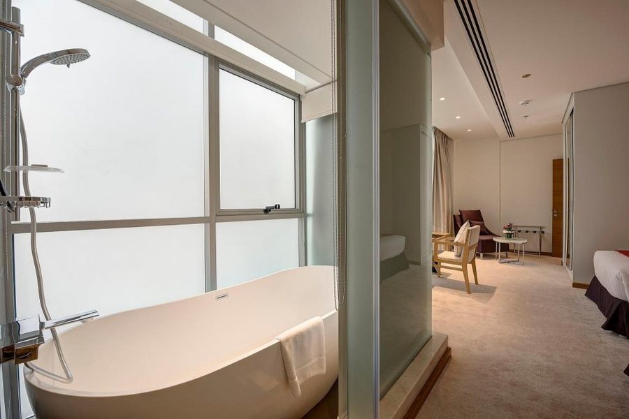 Royal Continental Hotel — Bathroom