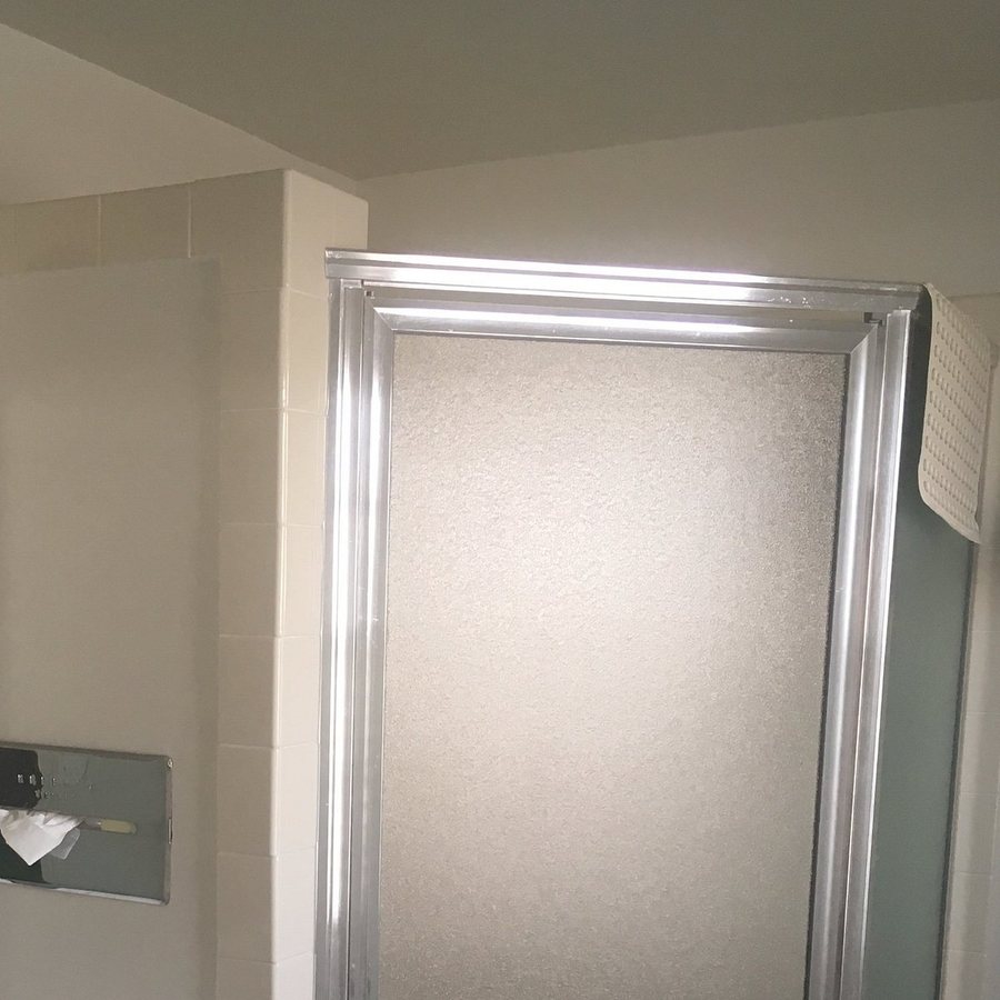 Royal Copenhagen Inn — Bathroom