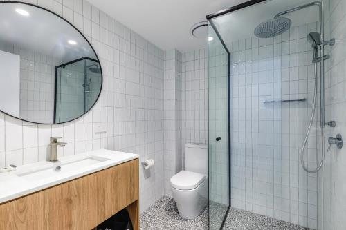 Royal Exhibition Hotel — Bathroom