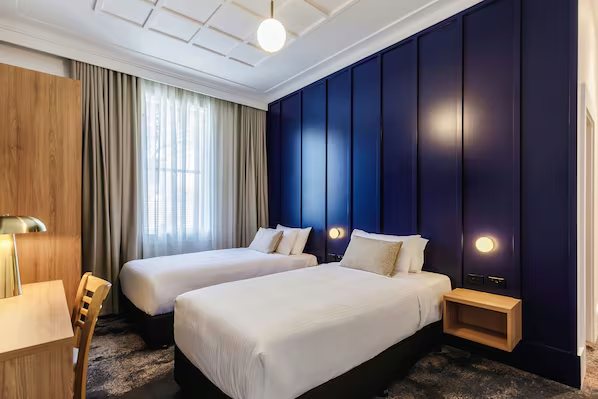 Royal Exhibition Hotel — Guest room