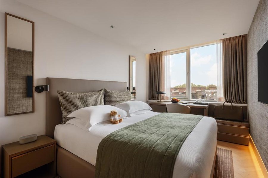 Royal Garden Hotel — Guest room