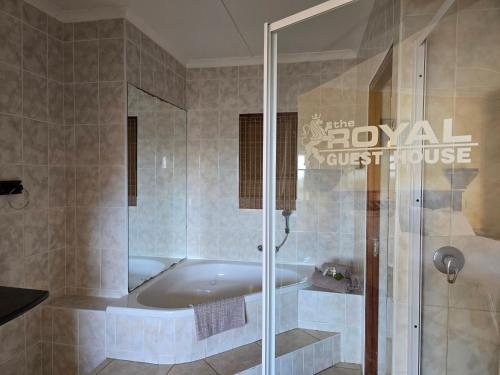 Royal Guest House — Bathroom